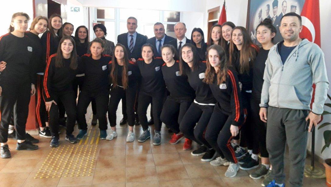 Zübeyde Hanım Mesleki ve Teknik Anadolu Lisesi Kız Futbol Takımımız Türkiye Finallerinde.