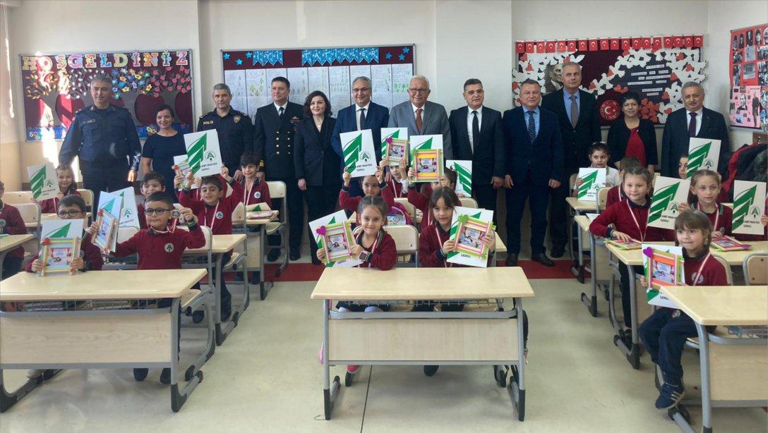İlçemiz Nurdan ve Ahmet Orhan Oğuz İlkokulunda 2022-2023 Eğitim Öğretim Yılı 1. Dönemi karne heyecanı yaşandı.