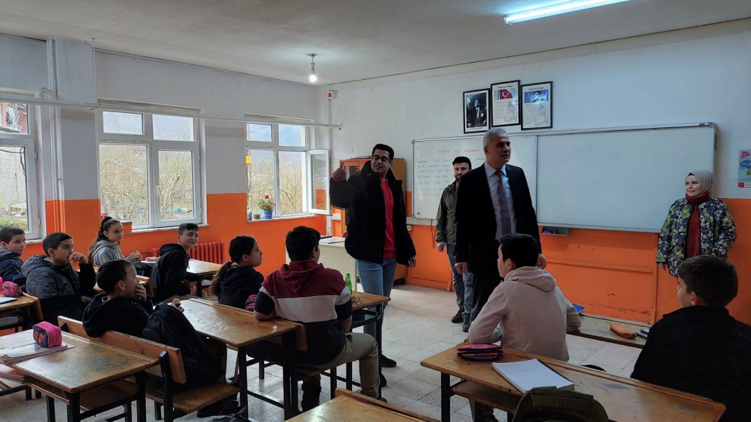İlçe Milli Eğitim Müdürümüz Harun AKGÜL Şehit Madenciler Ortaokulunu ziyaret etti. 