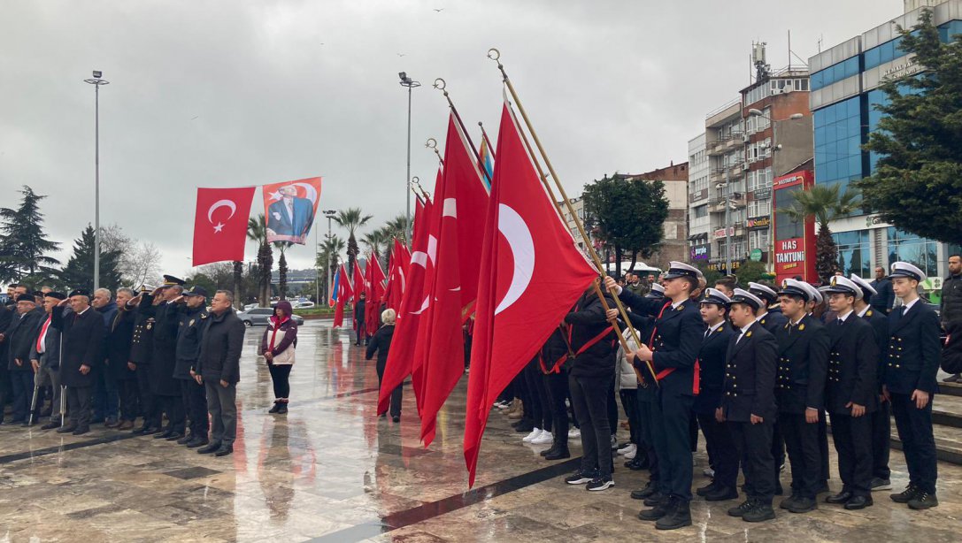 18 Mart Çanakkale Zaferi ve Şehitleri Anma Günü dolayısıyla Atatürk Anıtı önünde Çelenk Sunma Töreni gerçekleştirildi.  