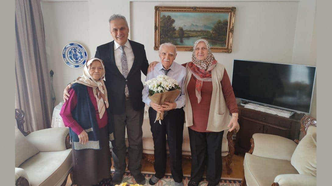 İlçe Milli Eğitim Müdürümüz Harun AKGÜL Hayriye ve Hasan DEMİRAY çiftini evlerinde ziyaret etti.