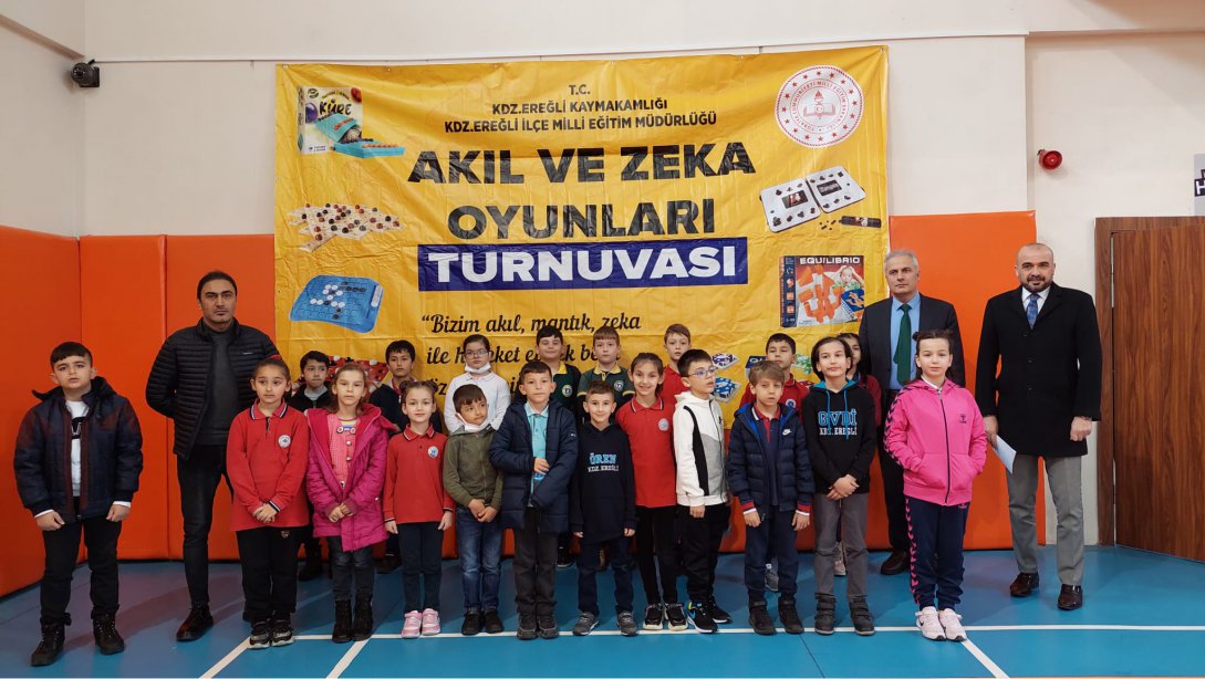 Türkiye Akıl ve Zeka Oyunları İlkokul İlçe Turnuvası Gençlik Merkezi Kapalı Spor Salonunda yapıldı.