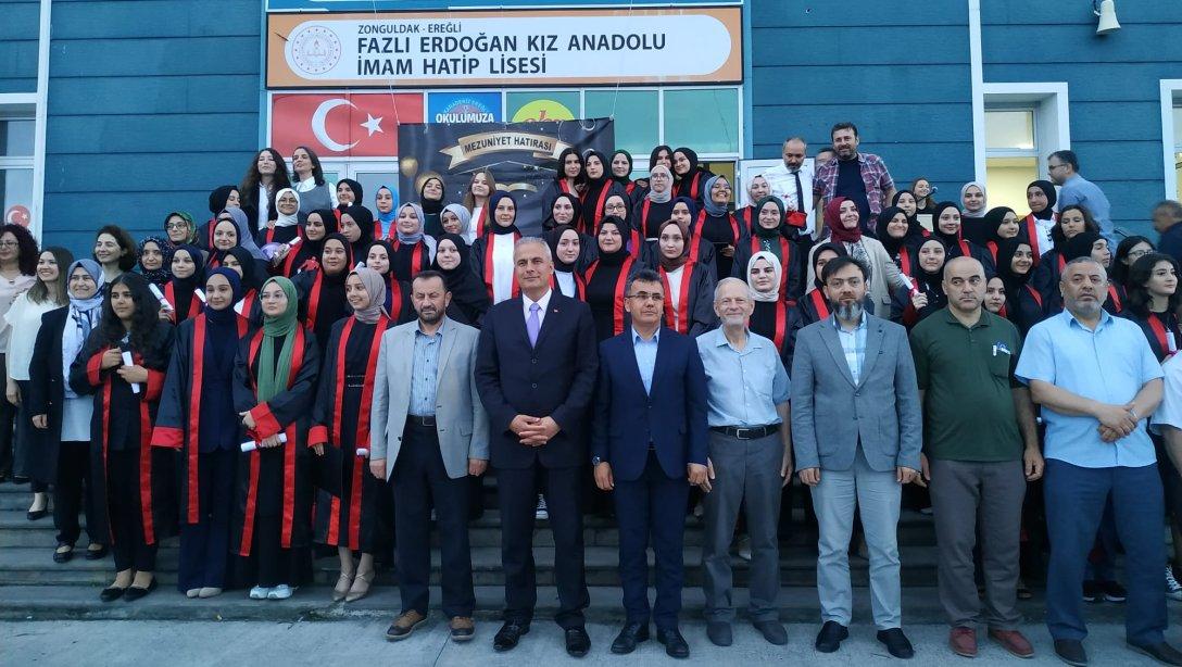 Ereğli Fazlı Erdoğan Kız Anadolu İmam Hatip Lisesi mezuniyet töreni düzenledi.