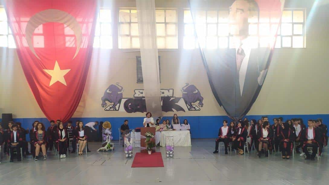 İbrahim - Süheyla İzmirli Fen Lisesi Spor Salonunda Mezuniyet Töreni düzenledi.