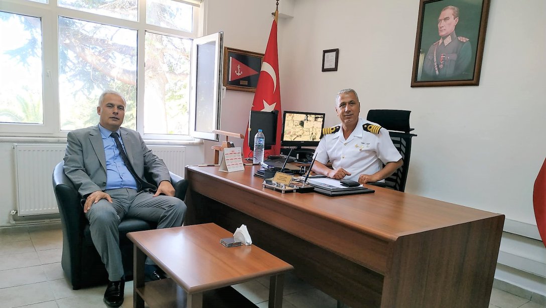 İlçe Milli Eğitim Müdürümüz Harun AKGÜL Merkez Komutanı Dz.Alb.Mustafa GÜZEL'i makamında ziyaret etti.