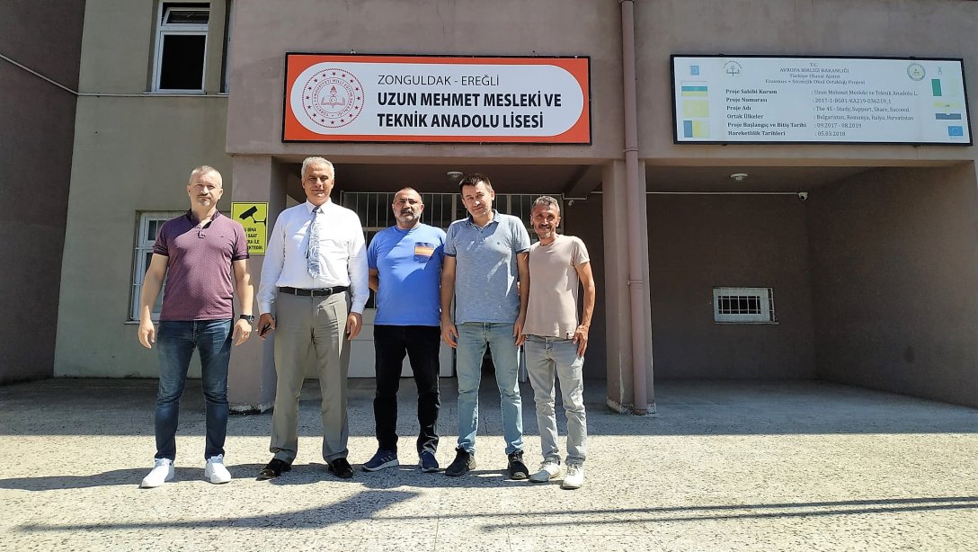 İlçe Milli Eğitim Müdürümüz Harun AKGÜL Uzun Mehmet Mesleki ve Teknik Anadolu Lisesini ziyaret etti.