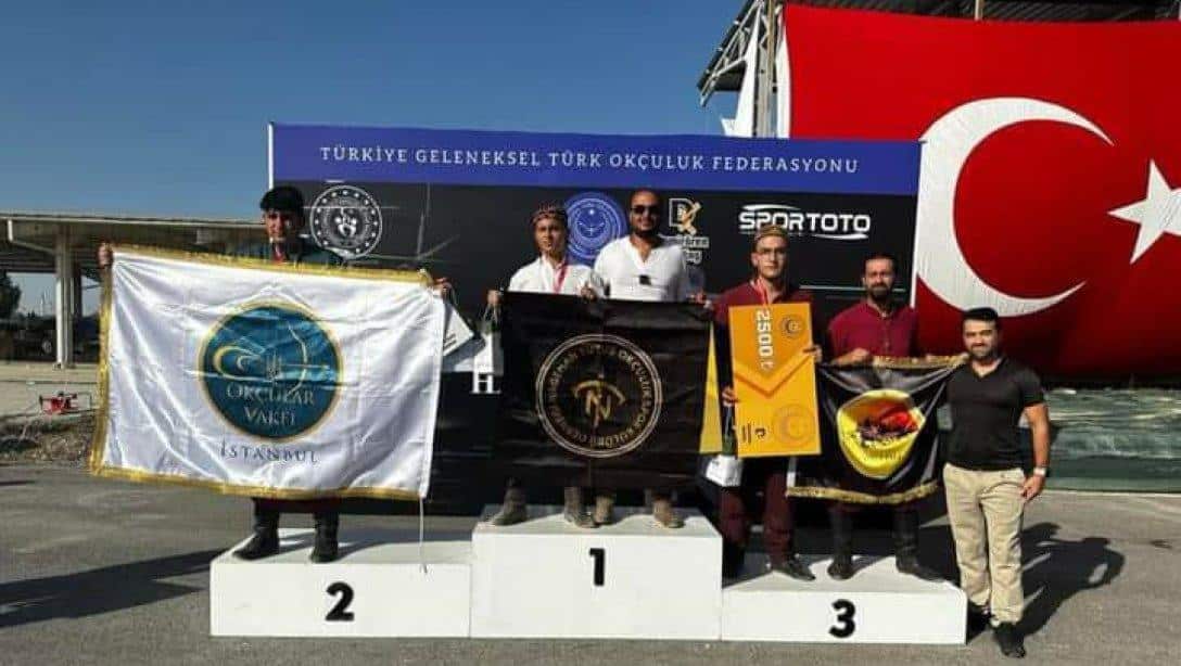 Ereğli Borsa İstanbul Atatürk Anadolu Lisesi öğrencisi Denizali Özdemir 349.83 metreye Ok uçurup Türkiye rekoru kırdı.