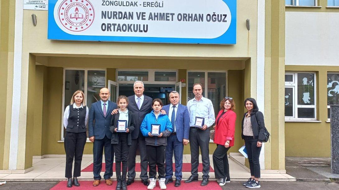 TUBITAK 2204-B Ortaokullar Arası Proje Yarişmasinda Türkçe dalında Ankara bölge sergisinde 2.lik ödülünü alan Nurdan ve Ahmet ORHAN OĞUZ Ortaokulumuz ziyaret edildi.