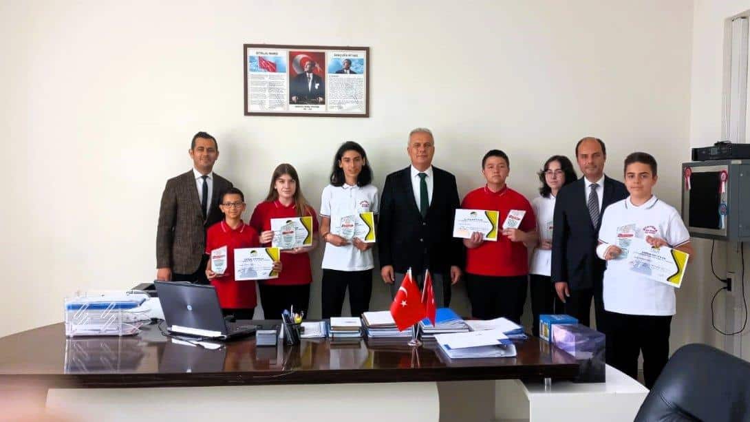 İlçe Müdürümüz Harun AKGÜL, Atatürk  Ortaokulunda Tales Matematik  ve Fen Bılimleri yarışmalarında finale kalan öğretmen ve öğrencilerimize ziyarette bulundular.