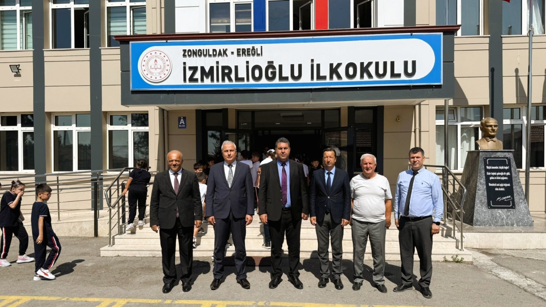 Kaymakamımız Fatih YILMAZ, İlçemizdeki eğitim faaliyetlerini yerinde görmek ve değerlendirmek amacıyla İzmirlioğlu İlkokulu'nu ziyaret etti. 